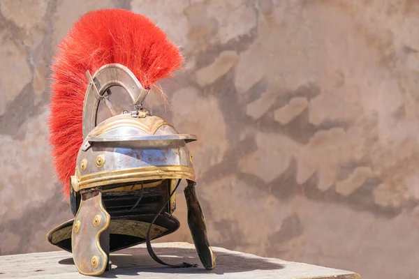 Горизонтальный Вид Римского Шлема Центуриона Красным Шлейфом Римский Военный Шлем — стоковое фото