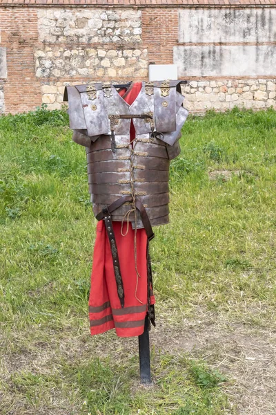Outdoor Scene Vertical View Armor Tunic Belt Soldier Ancient Roman — Stock Photo, Image
