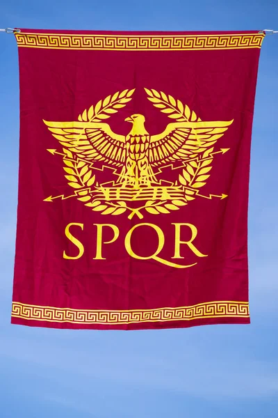 Bannière Rouge Vue Verticale Avec Symbole Ancienne Roma Formé Par — Photo