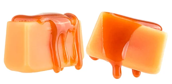Karamelové Bonbóny Tekutém Karamelu Izolované Bílém Pozadí Levitující Karamelové Bonbóny — Stock fotografie
