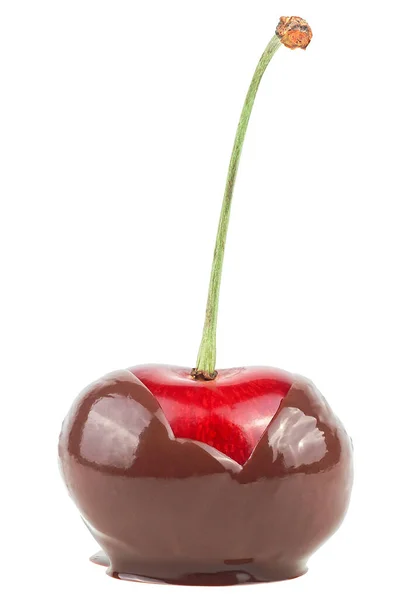 红色的巧克力樱桃浸透在白色的背景上 热巧克力中的樱桃火锅 — 图库照片