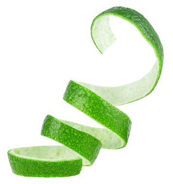 Limon kabuğu ya da kireç tadı beyaz arka planda izole edilmiş. Taze kireç.