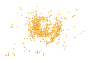 Kurumuş sarı hardal tohumları beyaz arka planda izole edilmiş, üst manzara. Hardal taneleri.