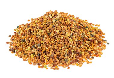 Ambrosia - beyaz arka planda izole edilmiş arı poleni ya da perga yığını. Sağlıklı vejetaryen gıda takviyesi. Çiçek polen taneleri veya arı ekmeği.