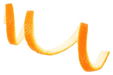 Portakal kabuğunun sarmal formu beyaz bir arkaplanda izole edilmiş. Portakal meyvesi kabuğu.