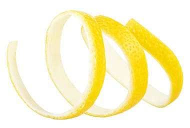 Girdap limon kabuğu kıvırcığı beyaz arka planda izole edilmiş. Taze narenciye tadı.