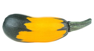 Beyaz arka planda taze kabak var. Taze sebze iliği..