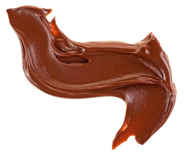 Beyaz arka planda izole edilmiş tatlı çikolata yayılıyor. Fındık kreması..