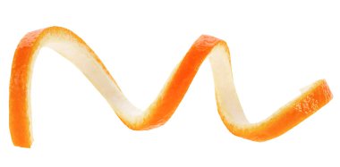 Beyaz arka planda izole edilmiş taze portakal kabuğu, seçici bir odak noktası. Turuncu lezzet.