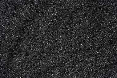 Siyah kum plajı dokusu, arka plan olarak. Siyah volkanik toprağın dokusu.