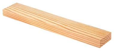 Tahta tahta beyaz arka planda izole edilmiş. Çam ağacı, ahşap kiriş..