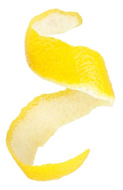 Beyaz arka planda izole edilmiş taze limon kabuğu. Sağlıklı yiyecekler. C vitamini.