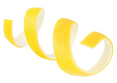 Beyaz arka planda izole edilmiş taze limon lezzetinin sarmal formu. Limon kabuğu veya limon kabuğu.