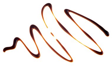 Beyaz arka planda izole edilmiş balzamik sirke kremi, üst manzara. İtalyan salatası sosu.