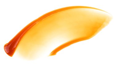 Beyaz arka planda izole edilmiş karamel sosu lekesi. Tatlı karamel sosu. Erimiş karamel damlası.