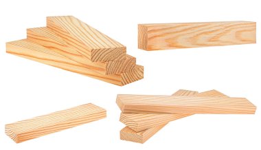 Beyaz arka planda izole edilmiş çam ağacı kirişleri koleksiyonu. Tahta kalaslar..