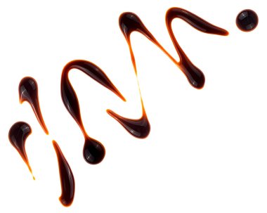 Beyaz arka planda izole edilmiş lezzetli balzamik sirke örneği.