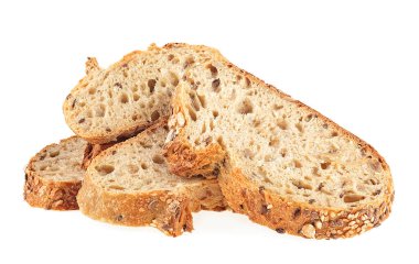 Beyaz arka planda soyutlanmış tam tahıllı ekmek. Çoklu tahıllı ekmek.