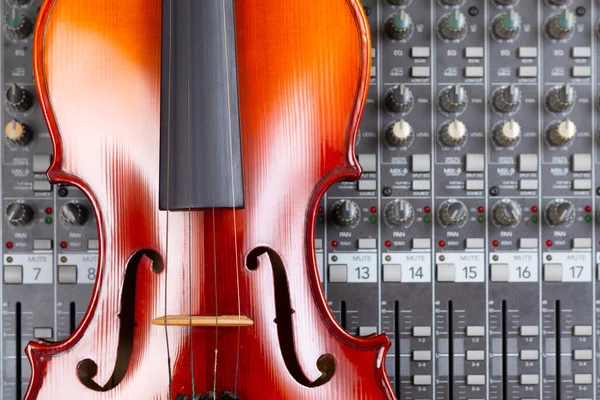 Violín Clásico Consola Mezcla Audio Concepto Grabación Instrumentos Musicales Acústicos — Foto de Stock