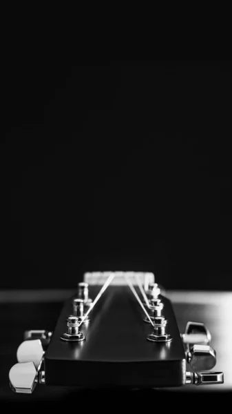 Akustik Gitar Akustik Akort Makinesini Çelik Tellerin Detaylarını Göstererek Kapat — Stok fotoğraf