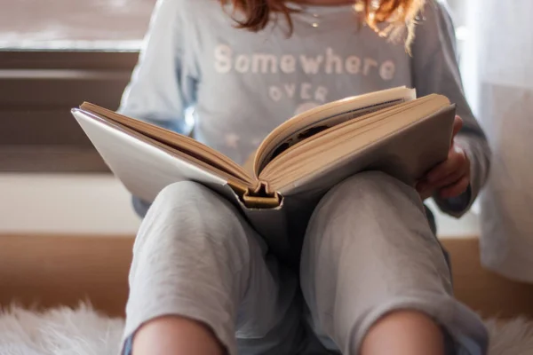 Little Girl Reading Book Floor — Stock Photo, Image