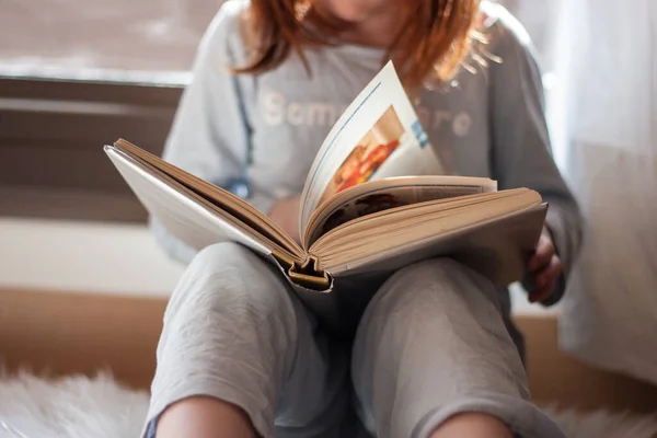 Young Woman Sitting Bed Reading Book — Stock Photo, Image