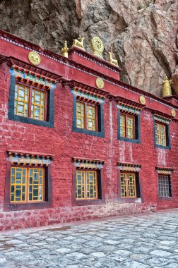 Nam Tso Gölü 'ndeki güzel Tashi Dor Manastırı. Damxung County, Lhasa, Tibet, Çin