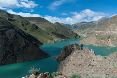 Hidroelektrik Yamdrok-tso Gölü, Sim ya da Simu La Geçidi, Güney Dostluk Yolu, Tibet.