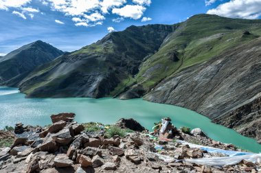 Hidroelektrik Yamdrok-tso Gölü, Sim ya da Simu La Geçidi, Güney Dostluk Yolu, Tibet.