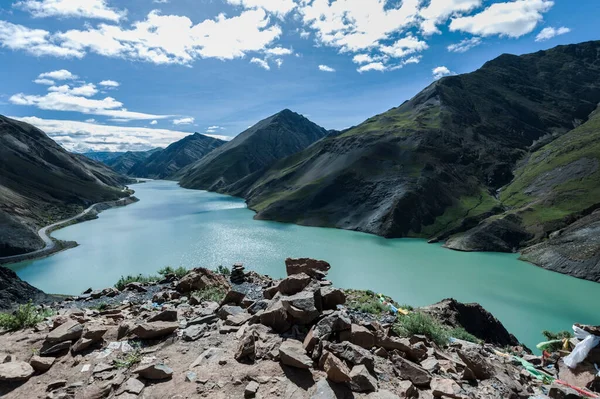 Hydroelektryczne Jezioro Yamdrok Tso Przełęczy Sim Lub Simu Wzdłuż Autostrady — Zdjęcie stockowe