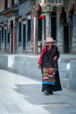 Sakya Manastırı 'ndaki Meçhul Tibetli hacı ya da Pel Sakya, Çin' in Tibet bölgesindeki Sa 'gya kasabasında bulunan bir Budist manastırı.