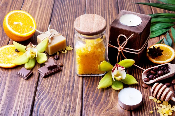 Spa Chocolate Com Sal Laranja Uma Mesa Madeira — Fotografia de Stock