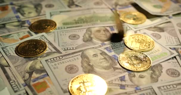 Conceito Negócio Online Bitcoin Dourado Encontra Nas Notas — Vídeo de Stock