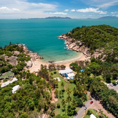 Queensland, Avustralya 'daki Magnetic Adası' ndaki çarpıcı Alma Körfezi.