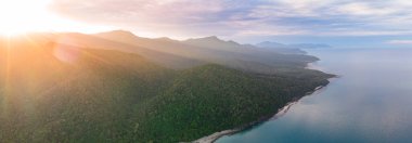 Daintree Ulusal Parkı, Queensland, Avustralya 'da Cape Tribulation' da gün batımı.
