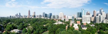 Atlanta şehir merkezinden bir panorama güneşli bir günde Piedmont Park, Georgia, ABD