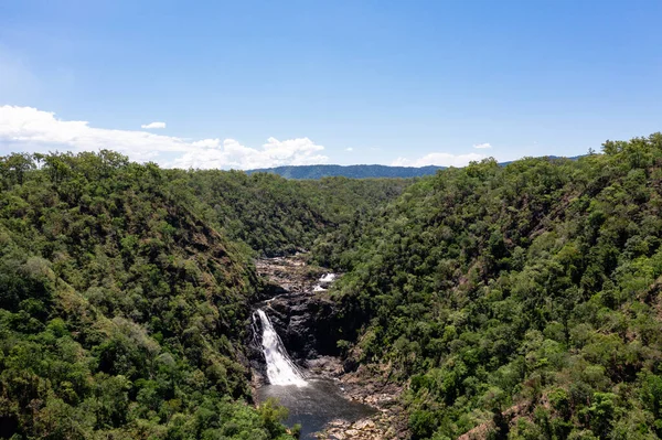 澳大利亚北昆士兰州Bloomfield河上的Wujal Wujal瀑布 — 图库照片