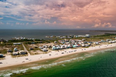 Meksika Körfezi 'ndeki renkli sahil evleri, Alabama, ABD