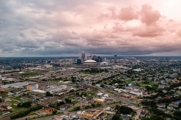 美国路易斯安那州密西西比河畔新奥尔良上空落日 — 图库照片