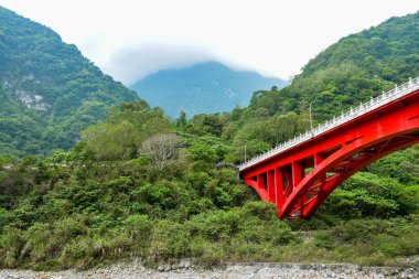 Shakadang Köprüsü Taroko Ulusal Parkı 'ndaki Shakadang Yolu, Xiulin Kasabası, Hualien, Tayvan