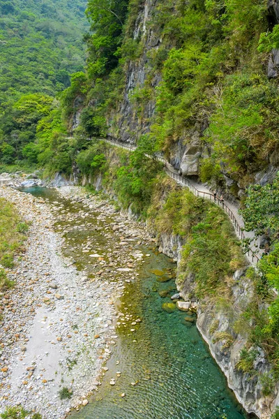 Тропа Шакаданг Таинственная Долина Тропа Через Зеленый Горный Бирюзовый Водный — стоковое фото