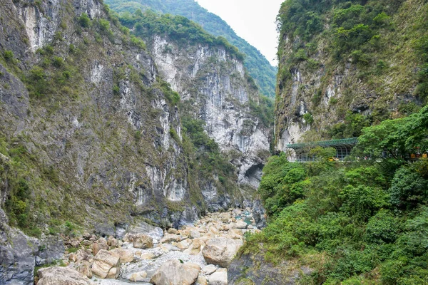 Malowniczy Widok Park Narodowy Taroko Wysoką Górską Skałą Parku Narodowym — Zdjęcie stockowe