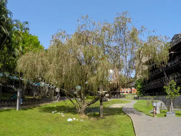 Taipei Halk Kütüphanesi çevresindeki bölge, çok ünlü Tayvan turizm merkezi Beipei, Tayvan 'da yer alıyor.