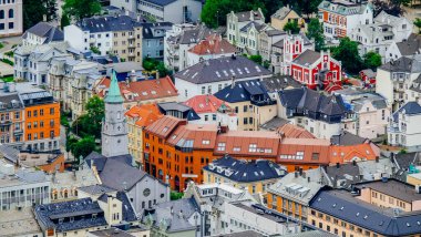 Norveç 'in Bergen kentindeki havadan (kuş bakışı) yerleşim yeri