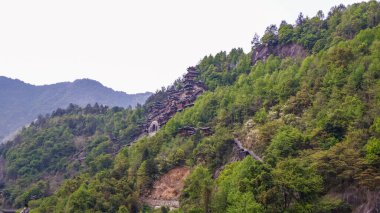 Geleneksel Çin mimarisi, Çin 'in Jiangxi Eyaleti, Shangrao, Wangxian Vadisi' nin verimli ve dağlık arazisine kurulmuştur.