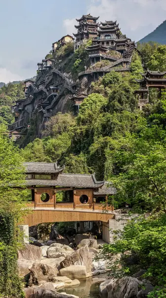 Geleneksel Çin mimarisi, Çin 'in Jiangxi Eyaleti, Shangrao, Wangxian Vadisi' nin verimli ve dağlık arazisine kurulmuştur.
