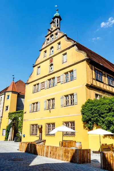 Fachada Uma Histórica Casa Amarela Alemã Dinkelsbuhl Baviera Alemanha Europa — Fotografia de Stock