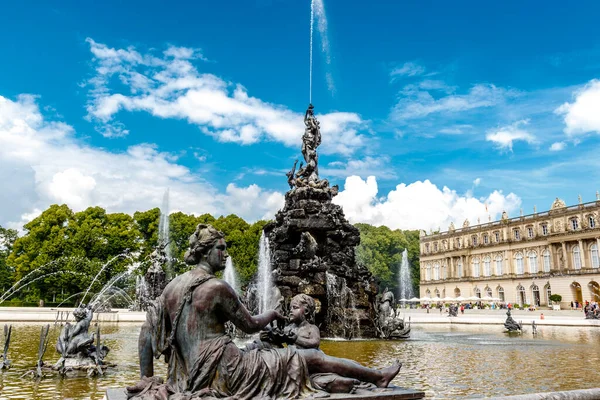 德国巴伐利亚Herrenchiemsee宫前面的Fortuna喷泉 — 图库照片