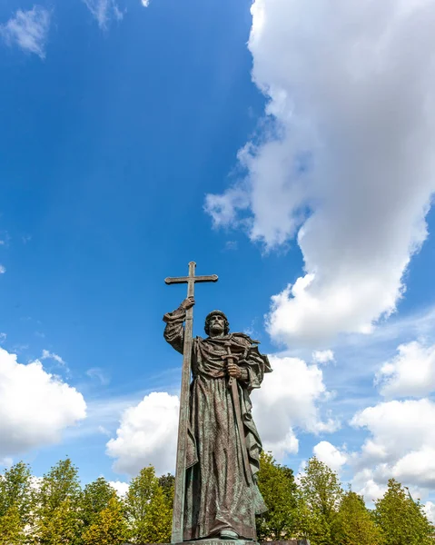 Памятник Владимиру Великому Москве — стоковое фото