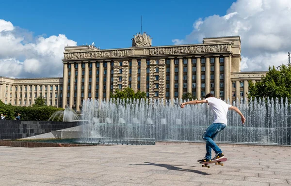 Russian Guy Skateboard Ploshchad Moskovskaya Moscow Square Petersburg Russia Europe — Stock Photo, Image